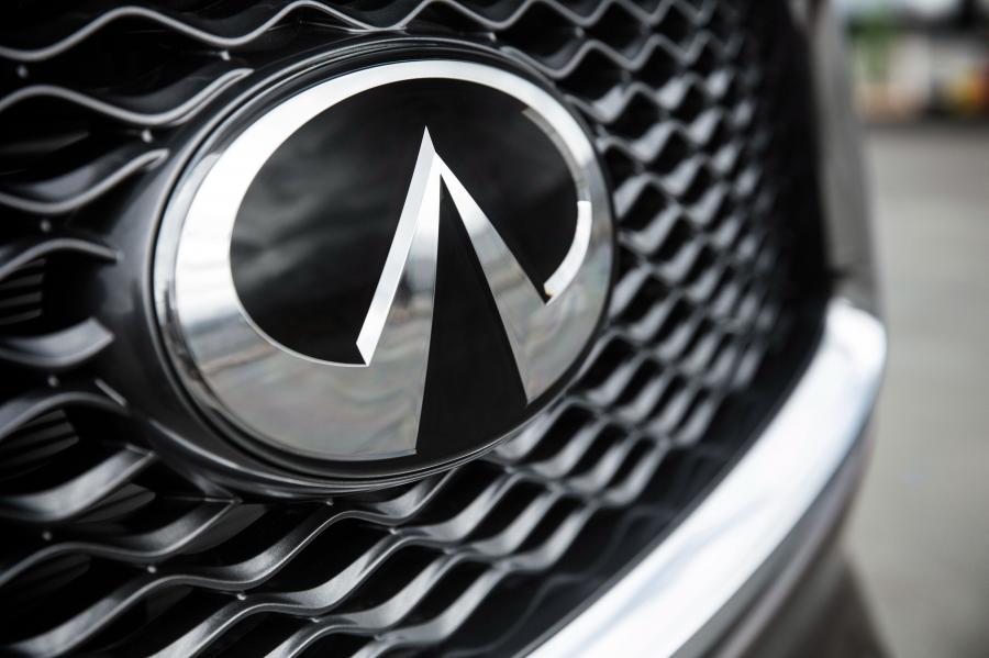 Логотип Infiniti QX50 2.0t AWD 2018 года  (NA) (фото 53 из 76)